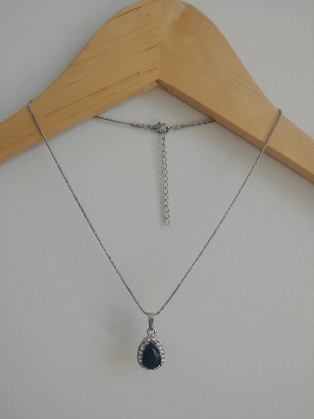Pear shaped black stone pendant short necklace crystal halo silver tone chain